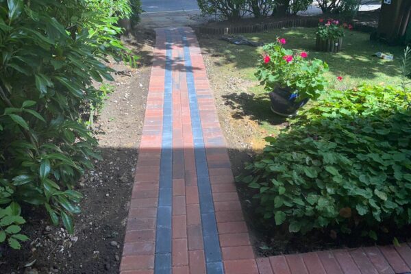 block paving pathway in brindle and charcoal