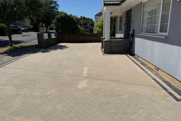 block paved driveway coombes road london colney28 (5)