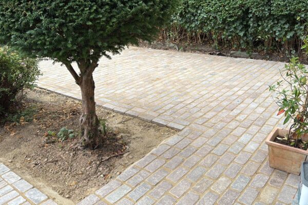 Yorkstone cobble sett